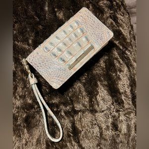 Gorgeous Brahmin wristlet wallet-